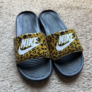 Nike womens Leopard Print Slide Sandals size 8